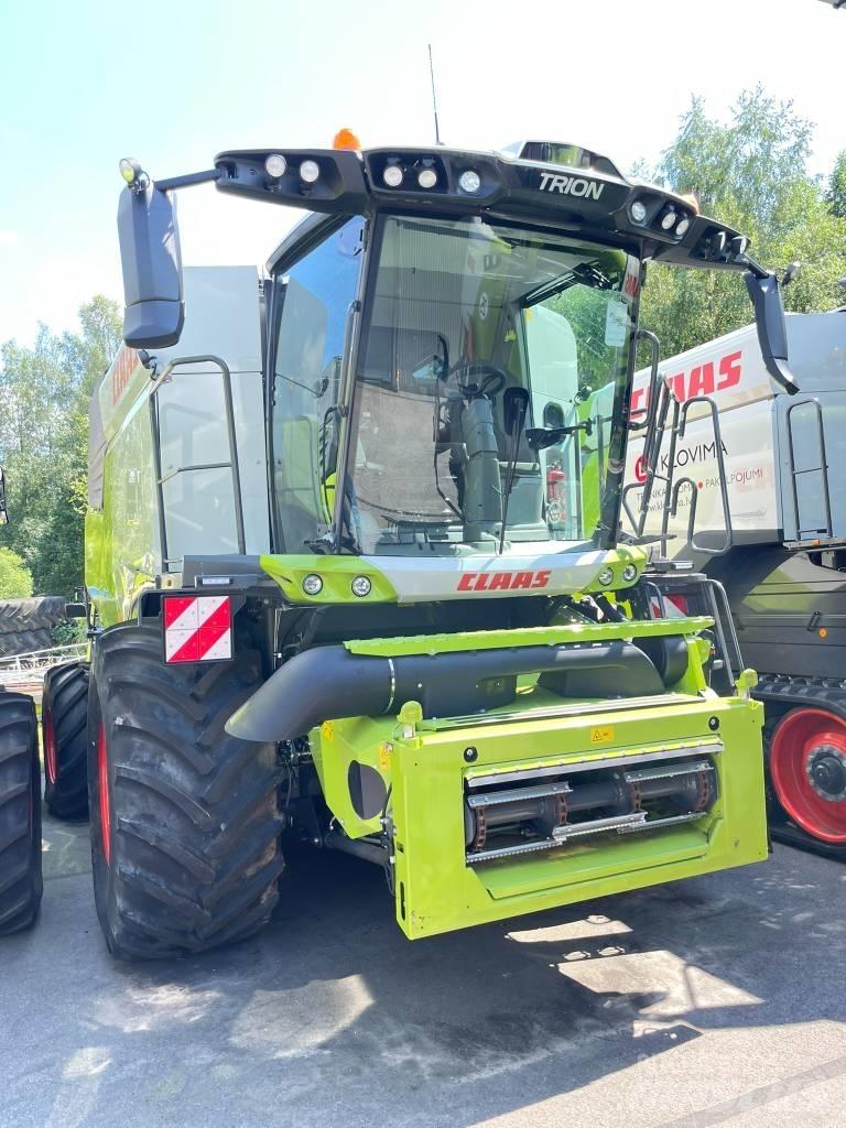 CLAAS TRION 750 Combine de secerat