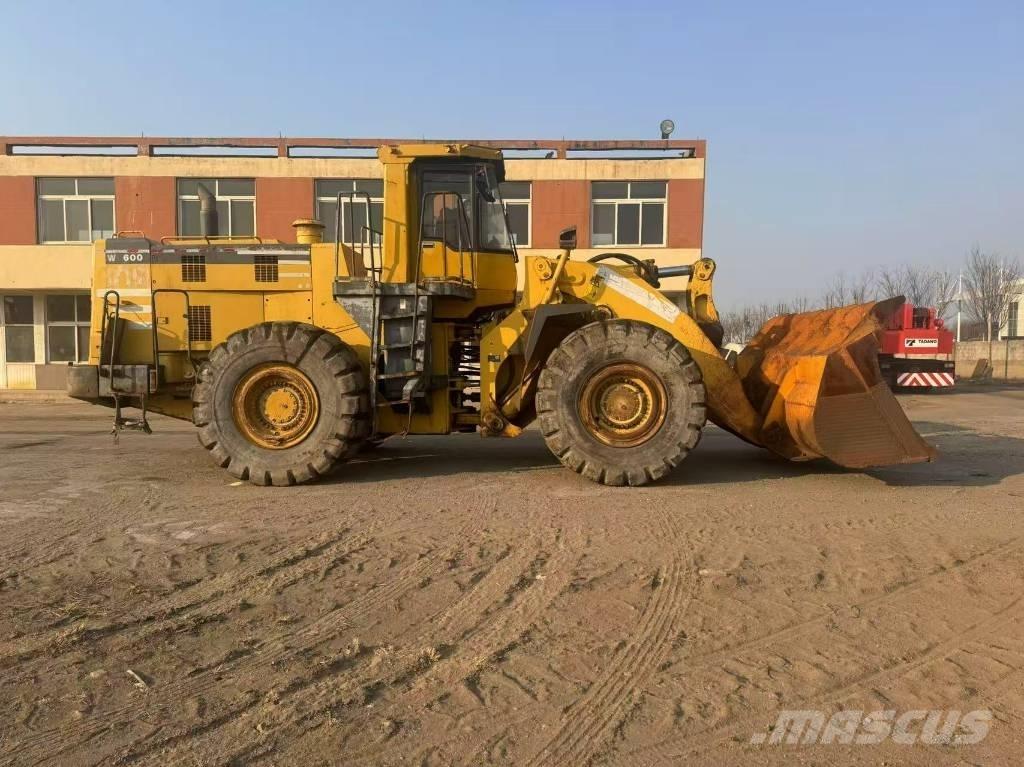 Komatsu WA 600-3 Incarcator pe pneuri