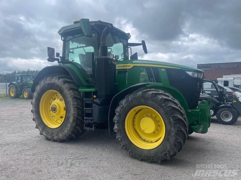 John Deere 7R330 Tractoare