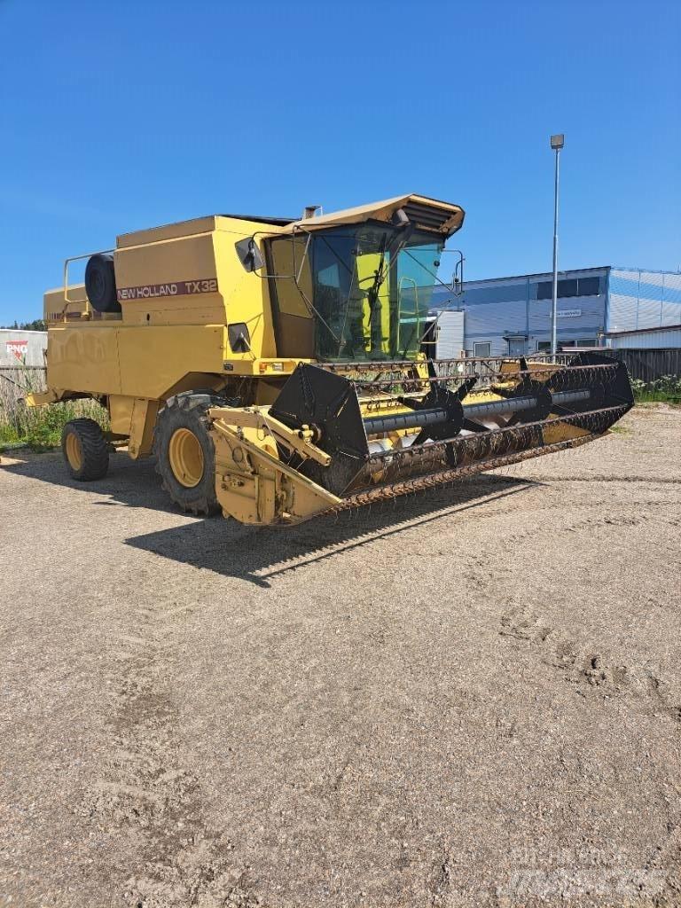 New Holland TX32 Combine de secerat