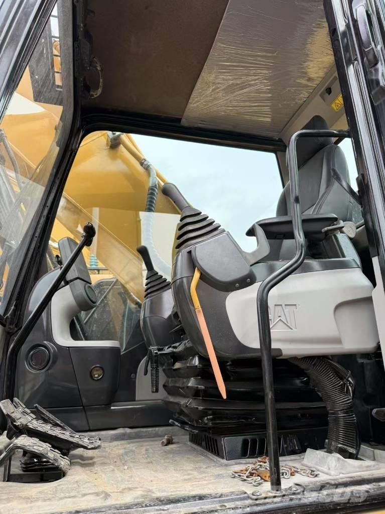 CAT 330 D L Excavatoare pe șenile
