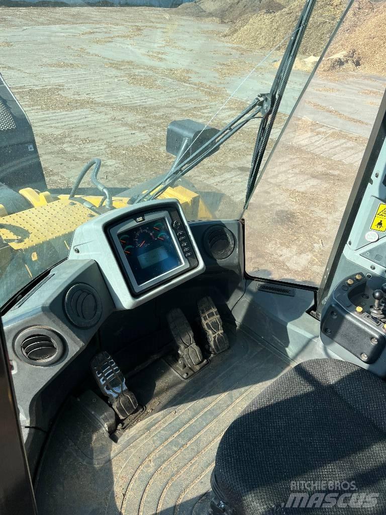 CAT 966K Incarcator pe pneuri