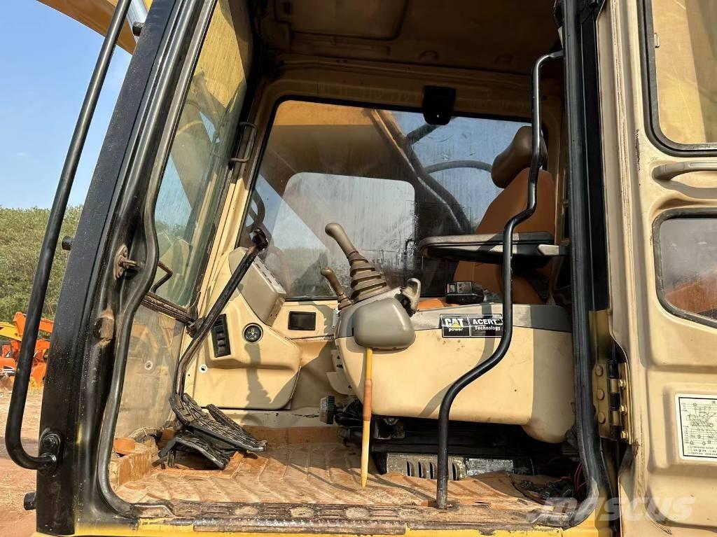 CAT 330 B Excavatoare pe șenile
