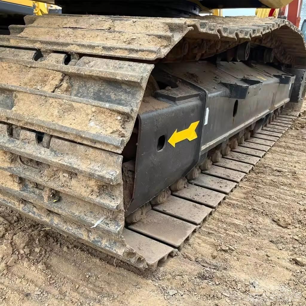 Komatsu PC 220 Excavatoare pe șenile

