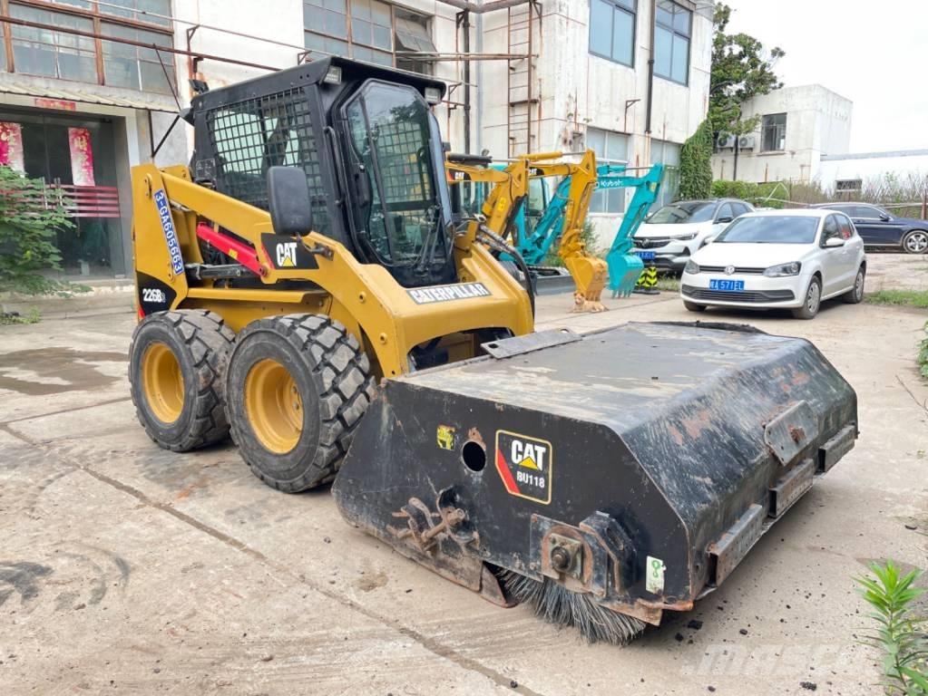 CAT 226B Mini incarcator