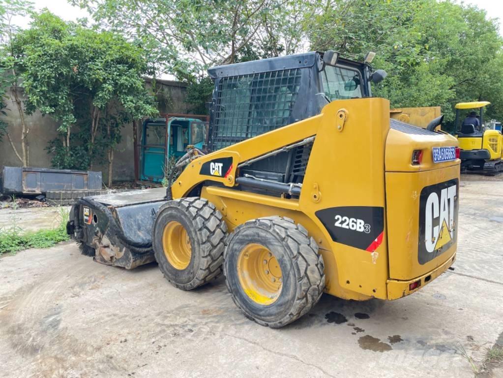 CAT 226B Mini incarcator