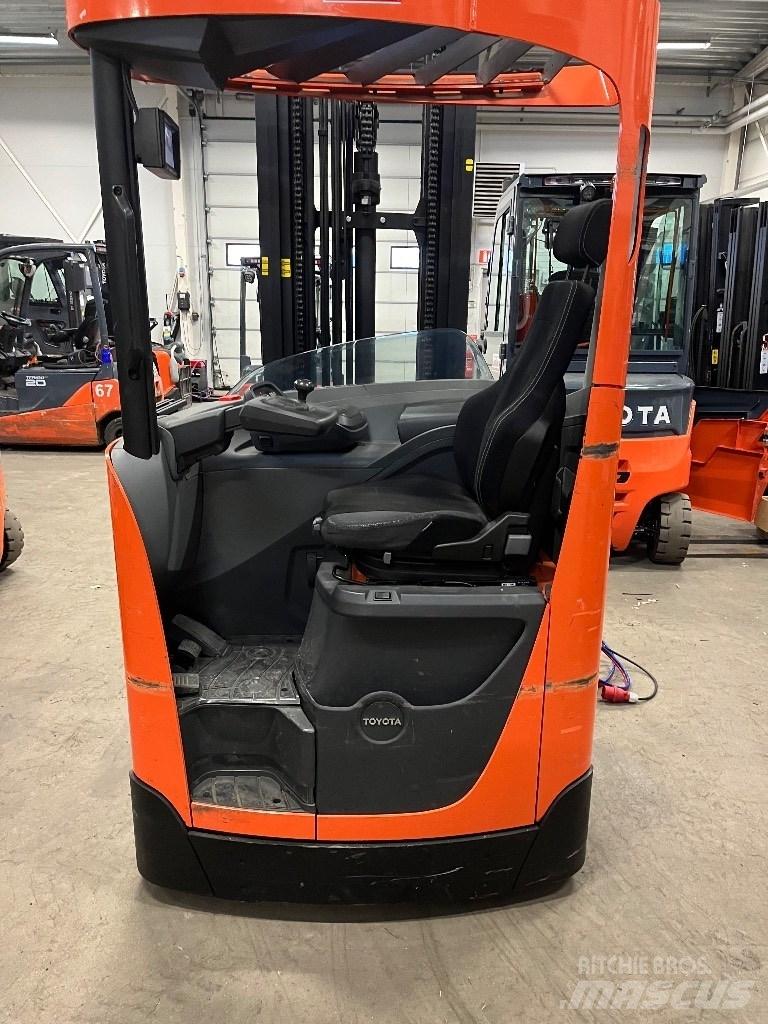Toyota RRE160H Stivuitor cu catarg retractabil