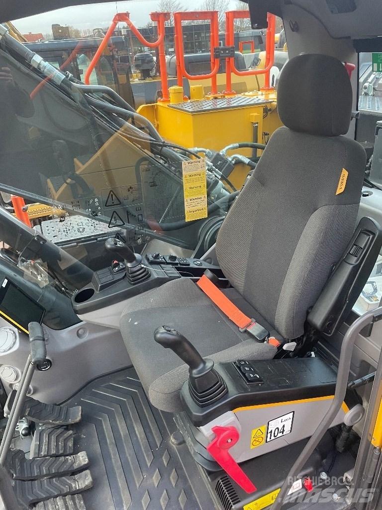 Volvo EC250EL Excavatoare pe șenile
