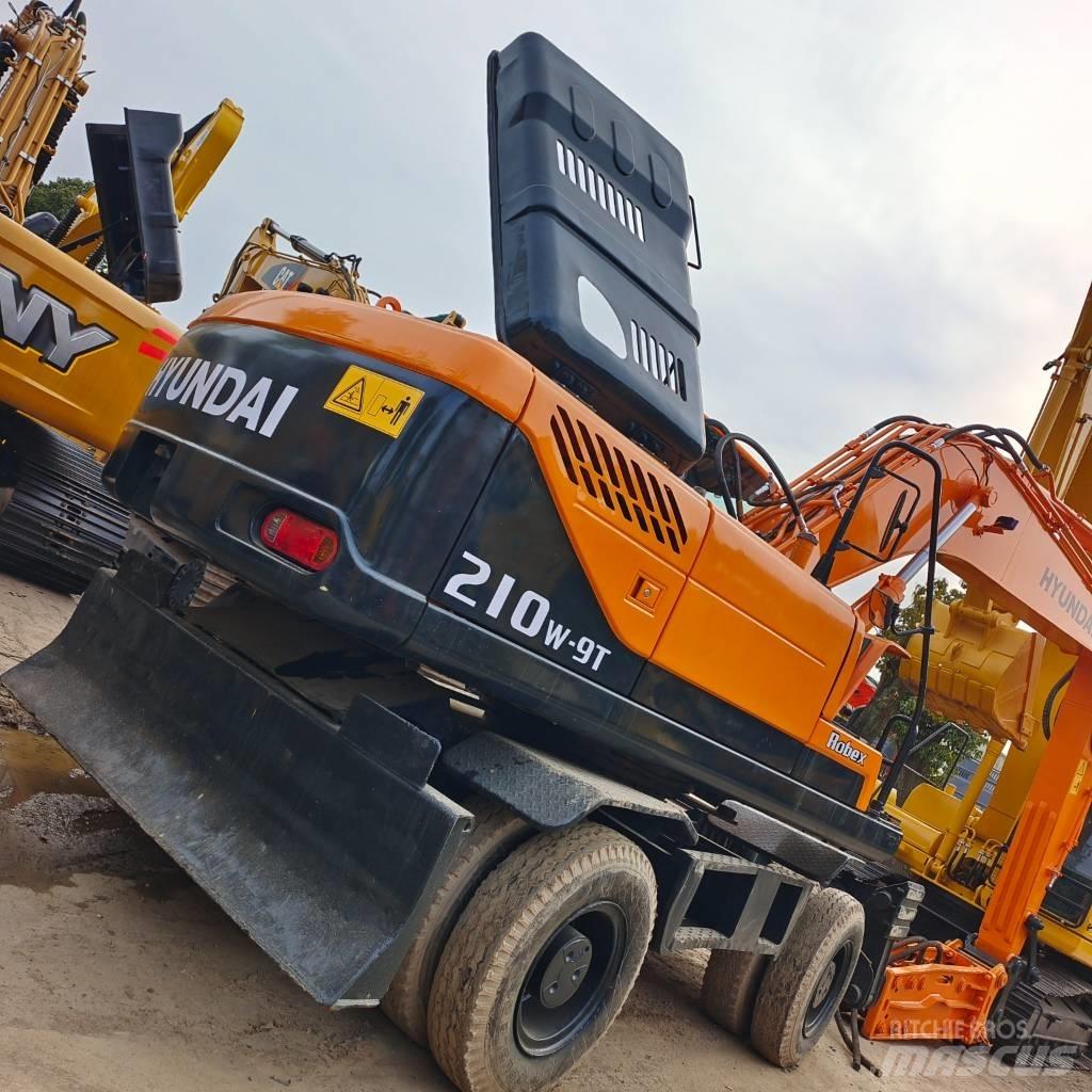 Hyundai 210W-9 Excavatoare cu roti