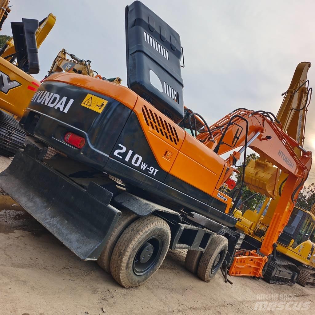 Hyundai 210W-9 Excavatoare cu roti