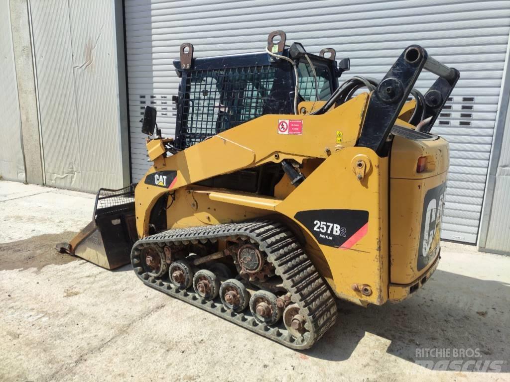 CAT 257 B 2 Încarcatoare cu excavator