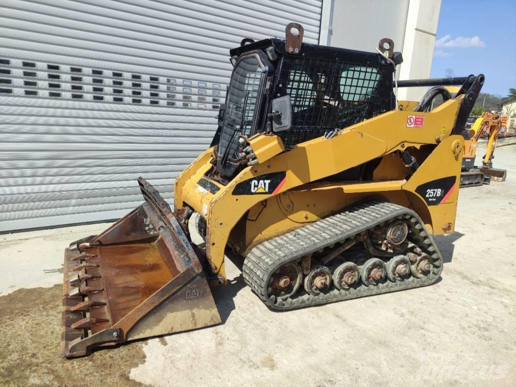 CAT 257 B 2 Încarcatoare cu excavator