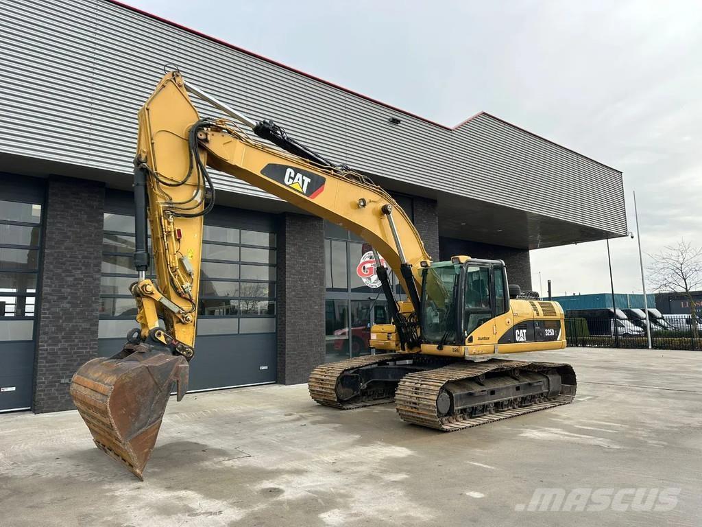 CAT 325 DL Excavatoare pe șenile
