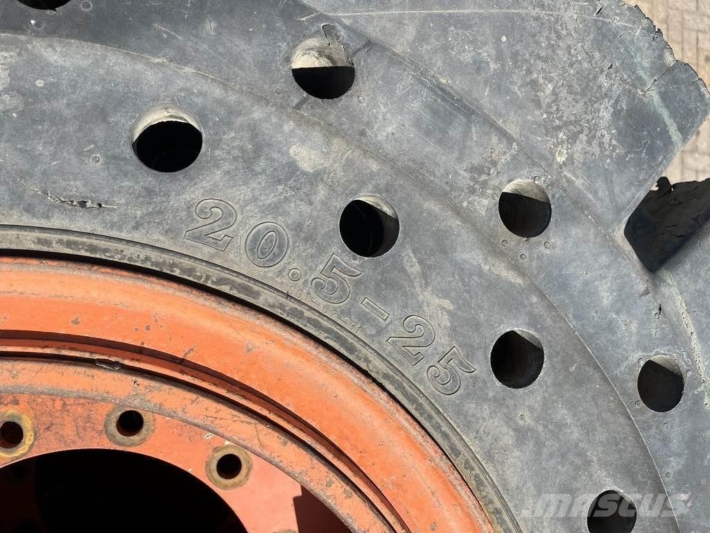 Doosan dl250 Incarcator pe pneuri
