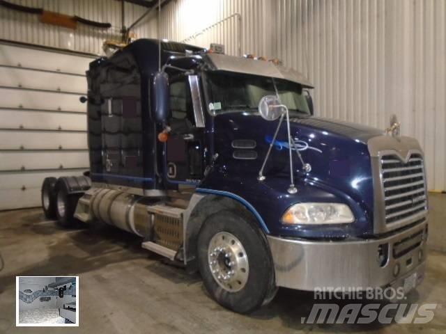 Mack CXU 613 Autotractoare