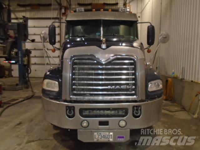 Mack CXU 613 Autotractoare