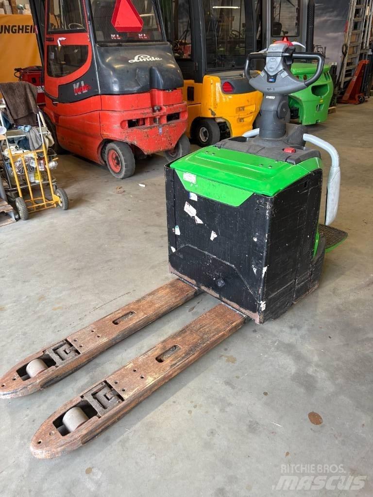 Cesab P322 Transpaleta cu platforma