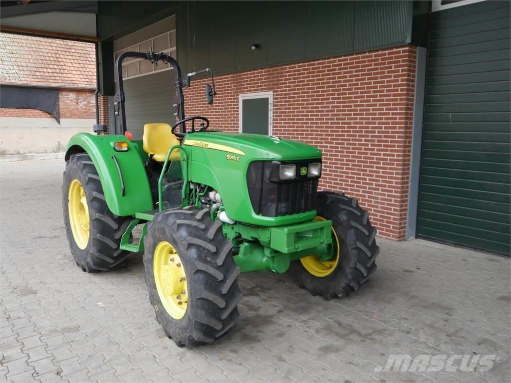 John Deere 5065E Tractoare