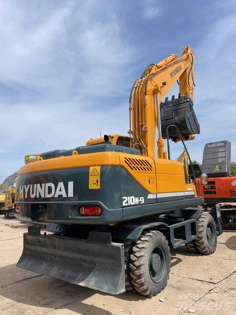 Hyundai R210W-9 Excavatoare cu roti