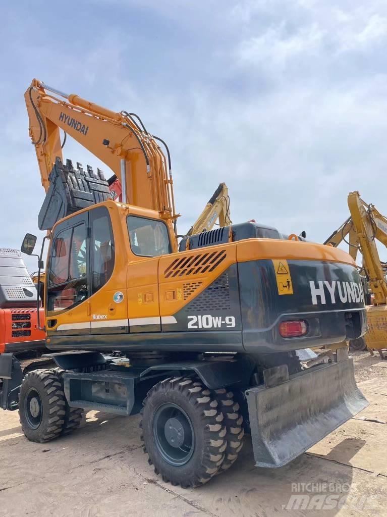 Hyundai R210W-9 Excavatoare cu roti