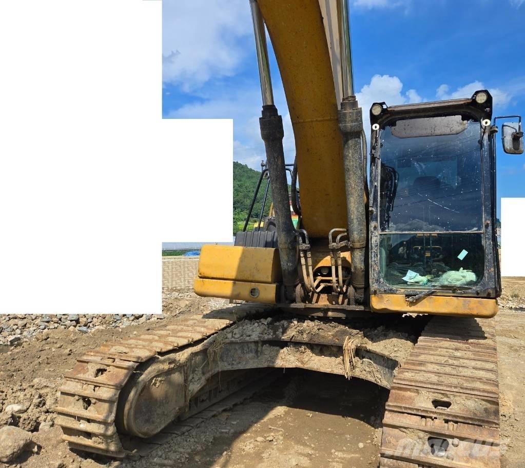 CAT 330 Excavatoare pe șenile

