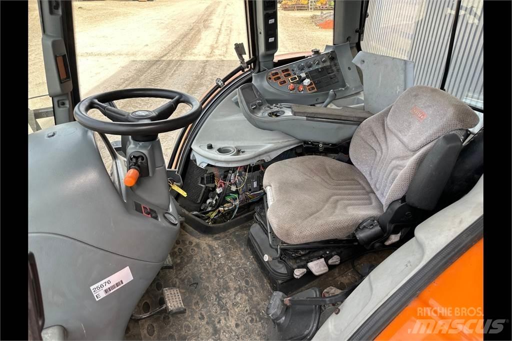 Valtra N142 Tractoare