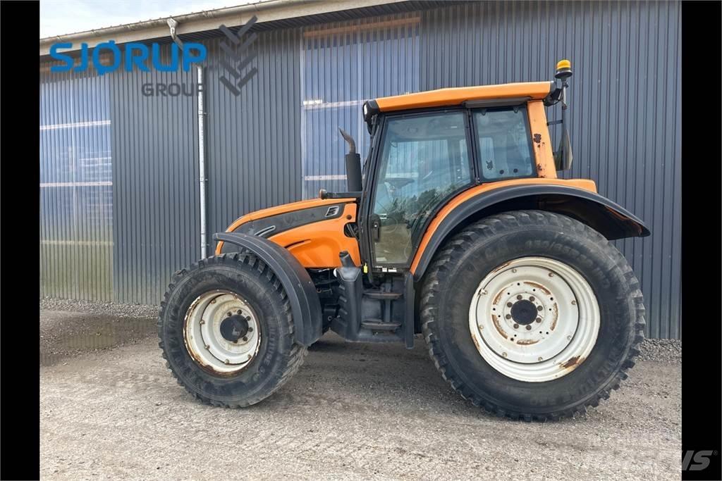 Valtra N142 Tractoare