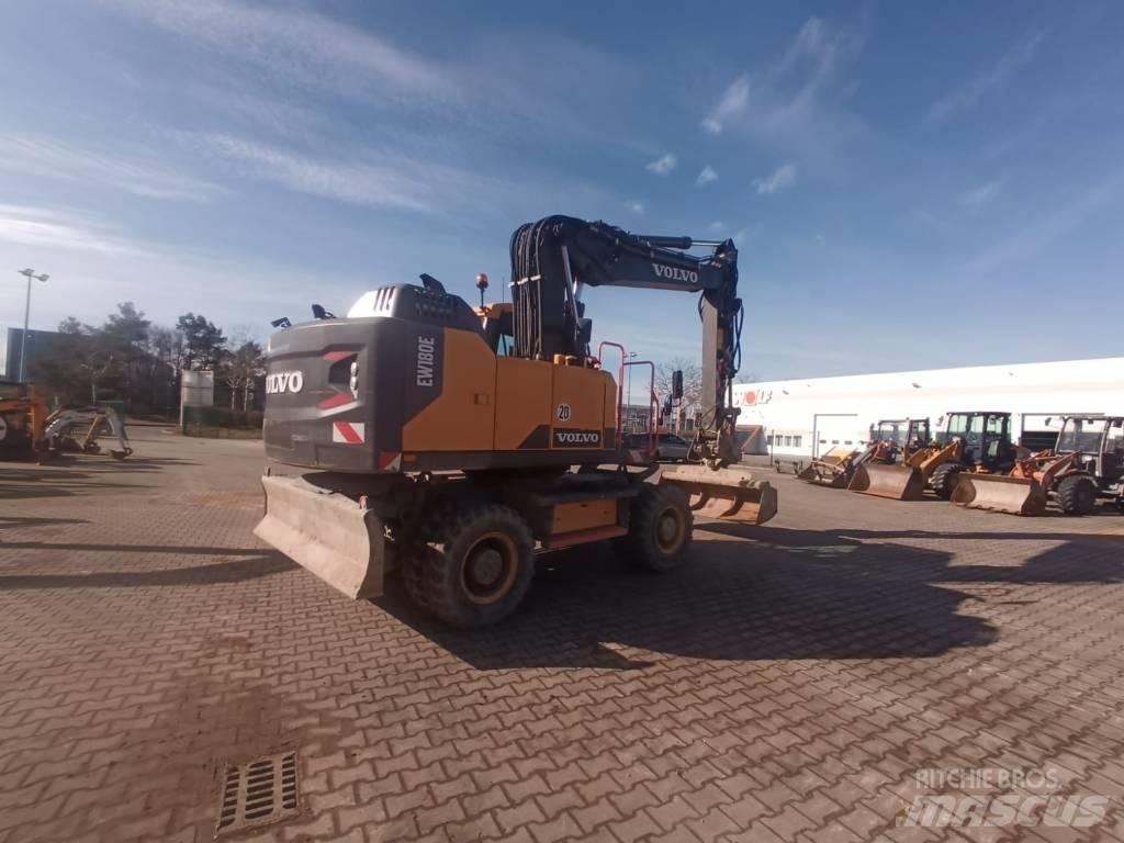 Volvo EW 180 E Excavatoare cu roti