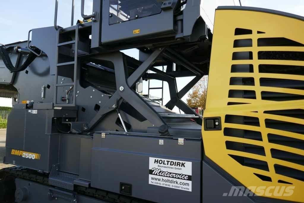 Bomag BMF 2500 M Alimentatoare