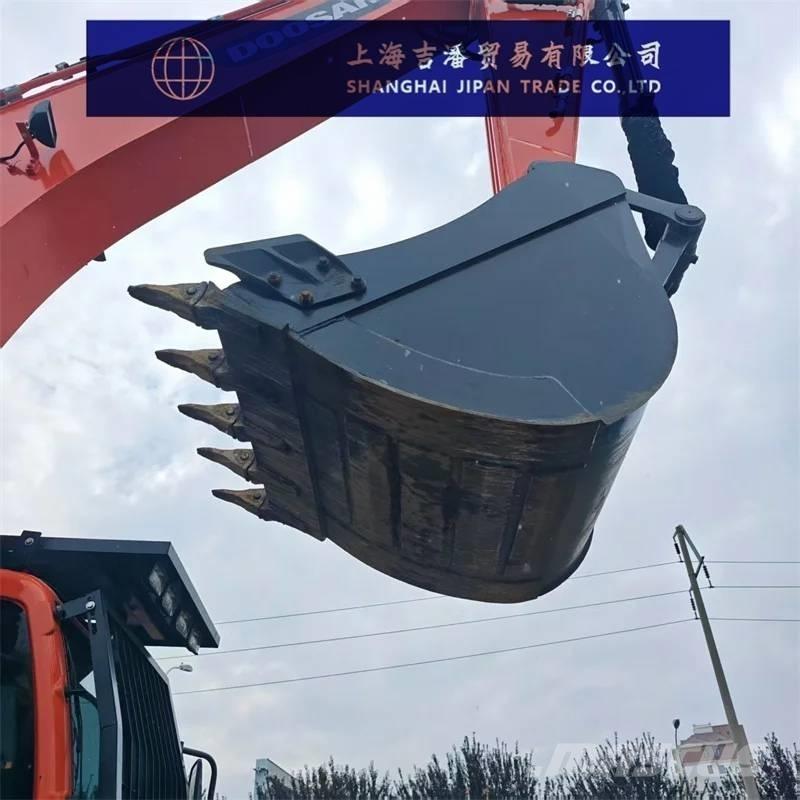 Doosan DX 225 Excavatoare pe șenile

