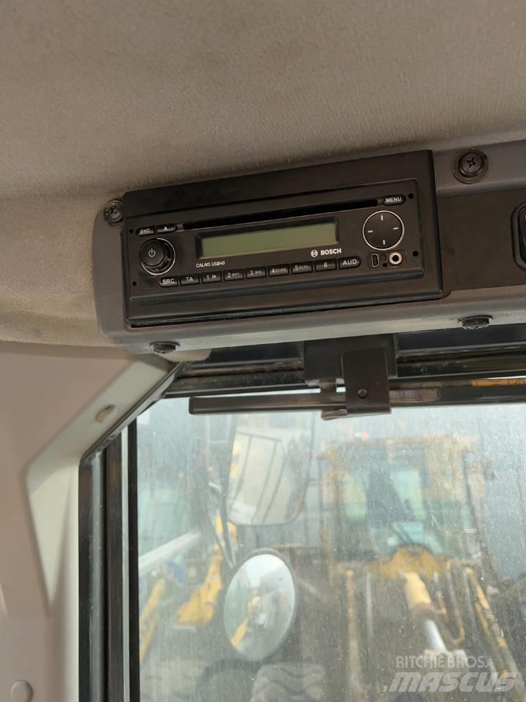 Komatsu WA 380-8 Incarcator pe pneuri