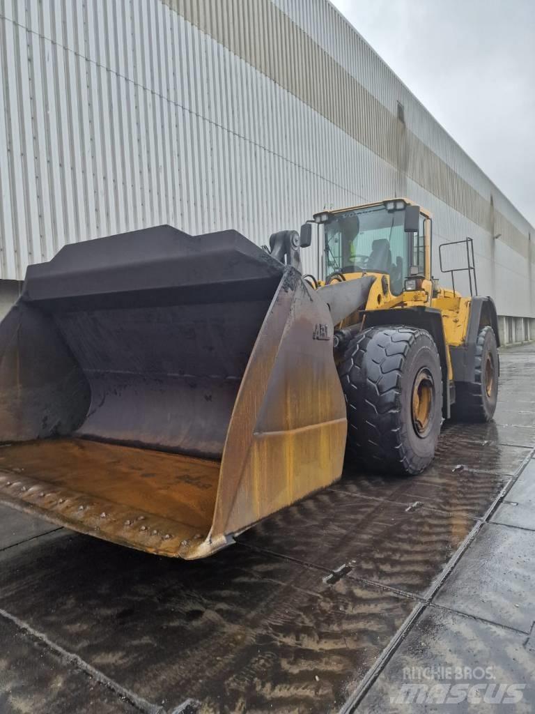 Volvo L 220 F Incarcator pe pneuri