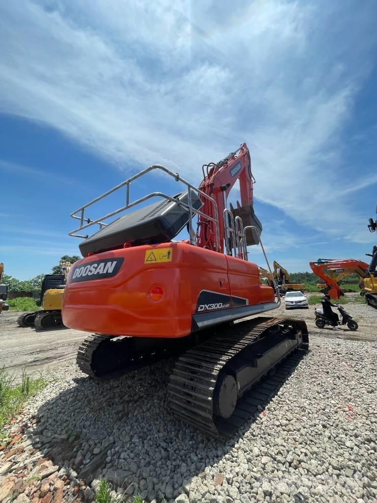 Doosan DX 300 Excavatoare pe șenile

