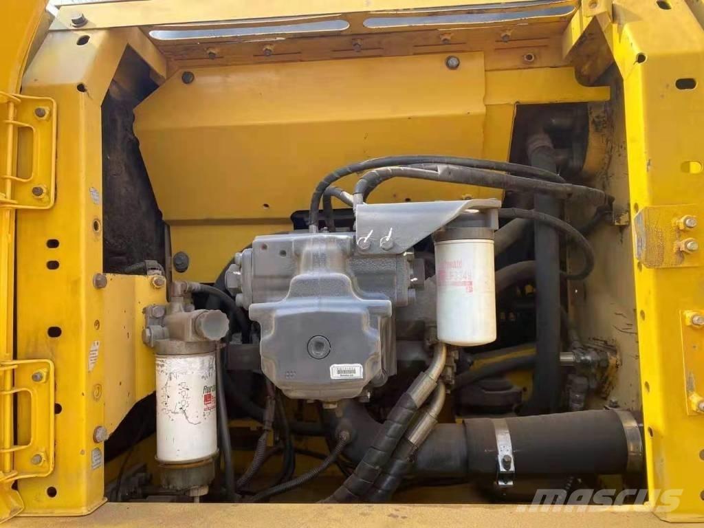 Komatsu pc220-8 Excavatoare pe șenile
