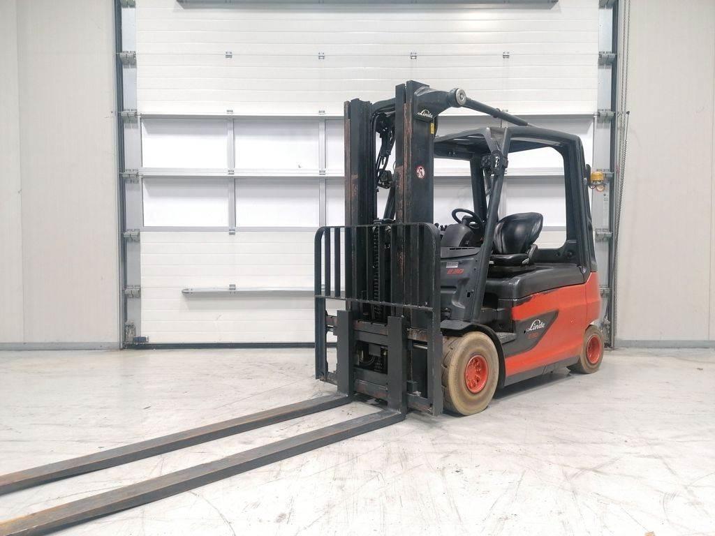 Linde E30L-01 Stivuitor electric