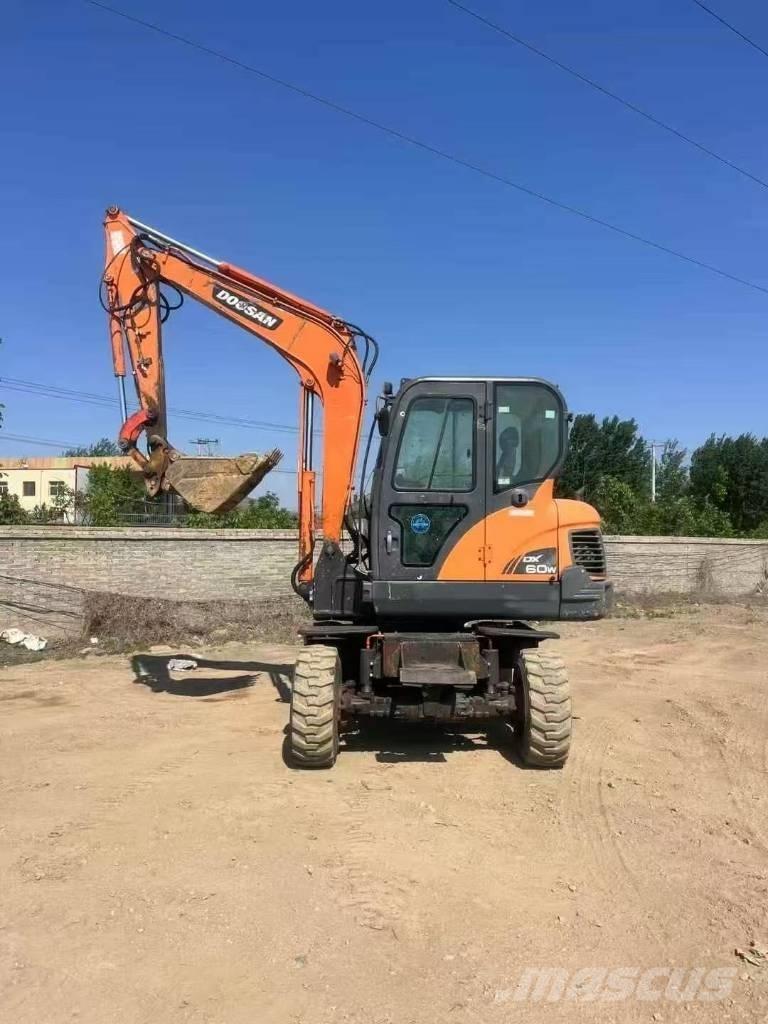 Doosan DX60W Excavatoare cu roti