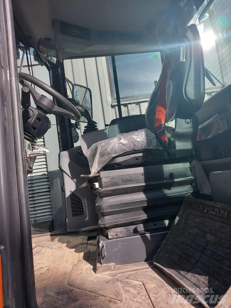 Develon DL 200-7 Incarcator pe pneuri