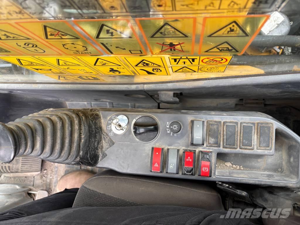 Komatsu PW148-11 Excavatoare cu roti