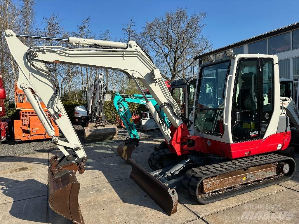 Takeuchi TB250 Mini excavatoare < 7t