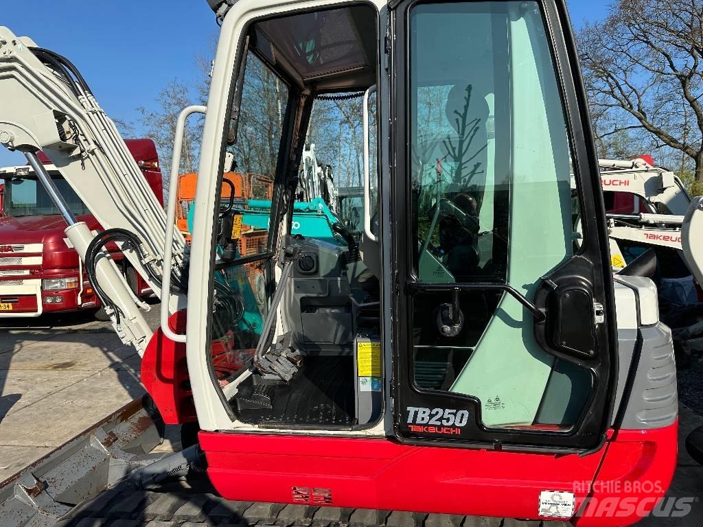 Takeuchi TB250 Mini excavatoare < 7t