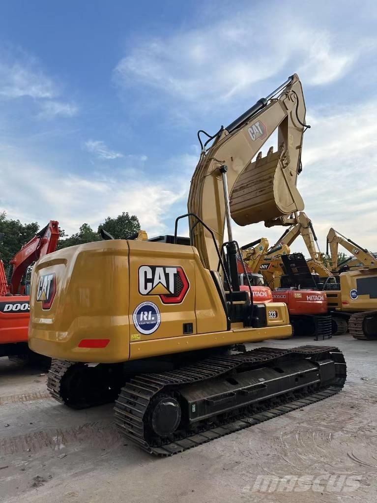 CAT 323 Excavatoare pe șenile
