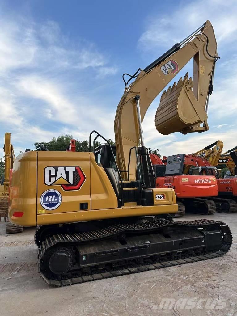 CAT 323 Excavatoare pe șenile
