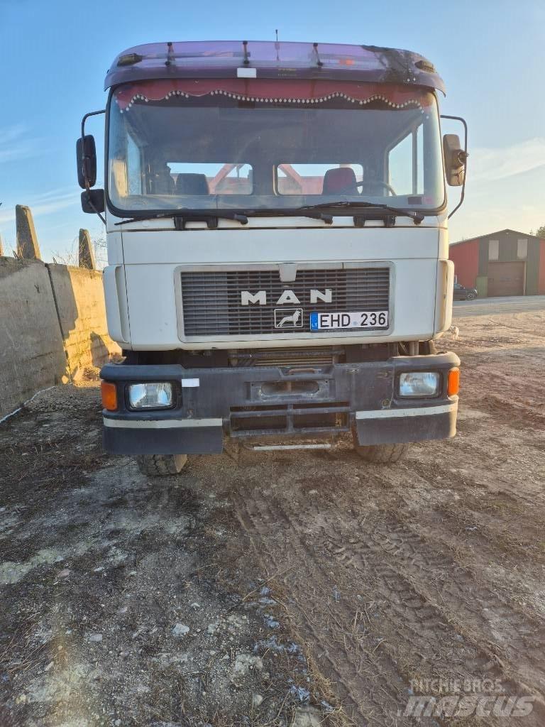 MAN 26.322 Camion cu incarcator