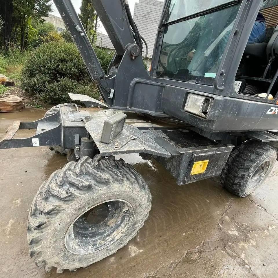 Doosan DX60W Excavatoare cu roti