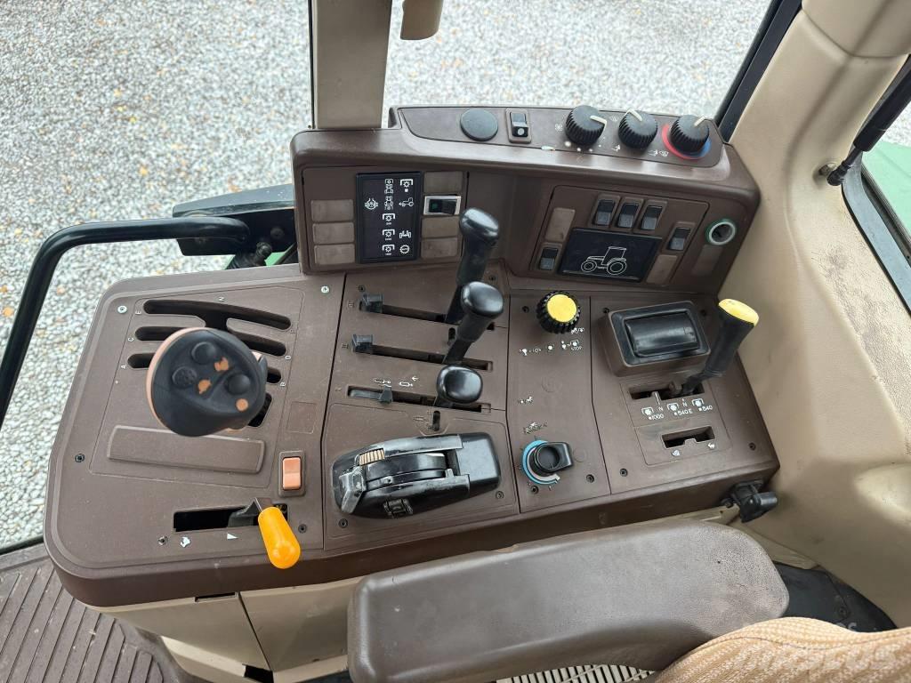John Deere 6910 Tractoare