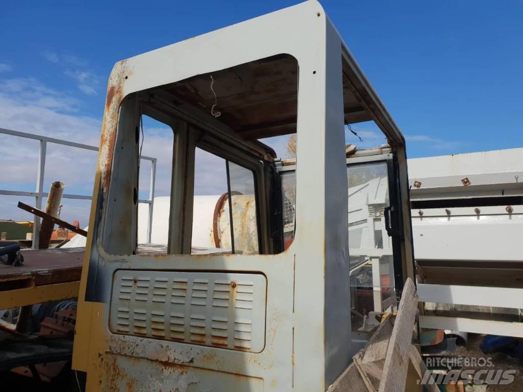 CAT 320B ali 320 Cabine si interior