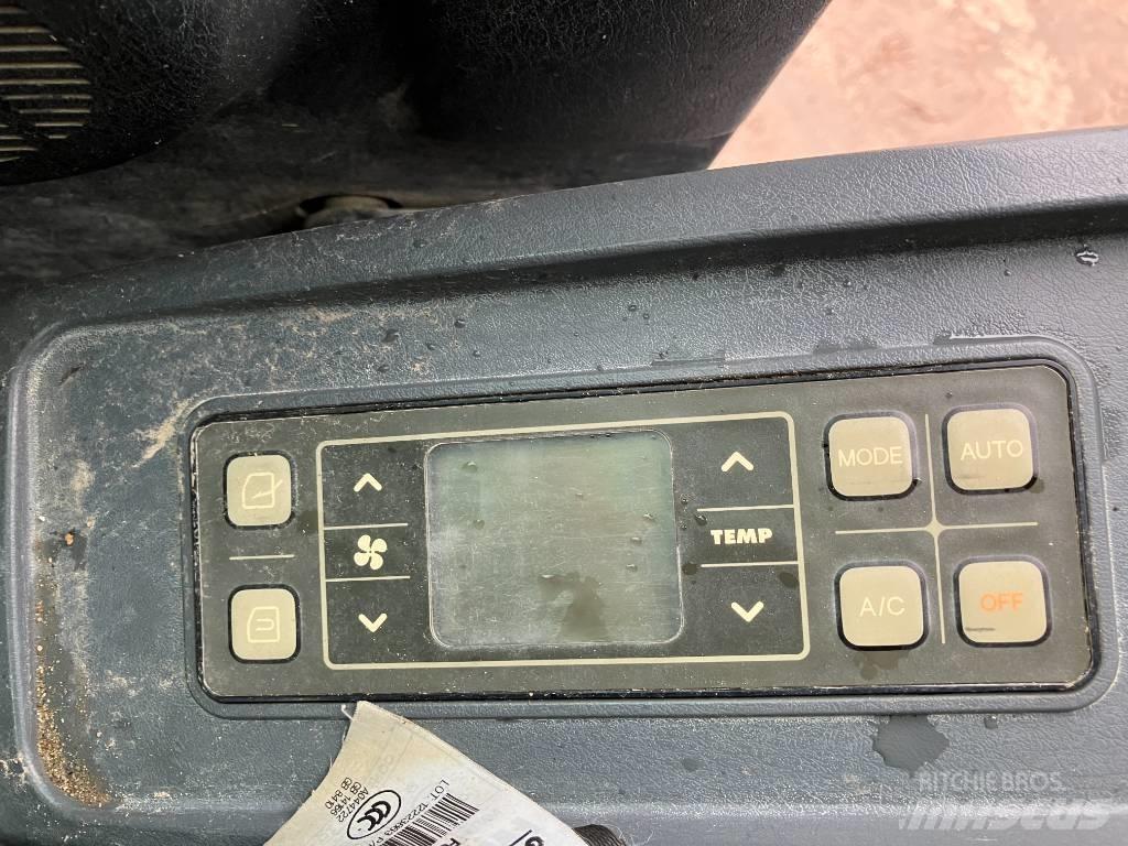 Hyundai 55W-9A Excavatoare cu roti
