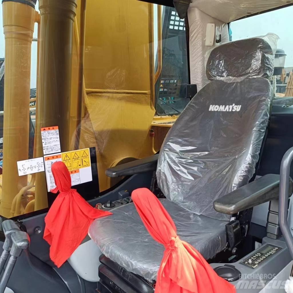 Komatsu PC 220 Excavatoare pe șenile
