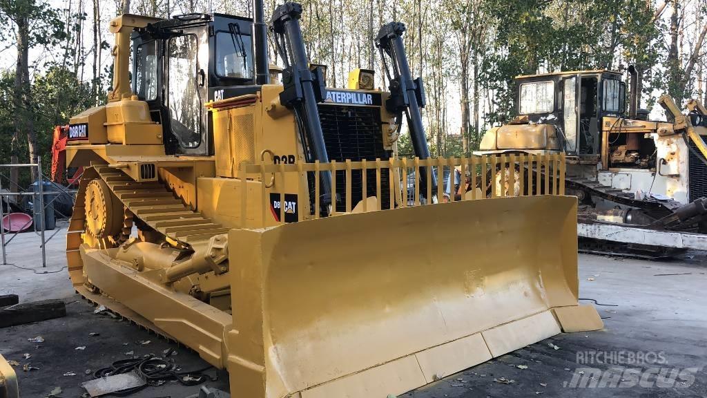 CAT D8R Buldozere pe senile