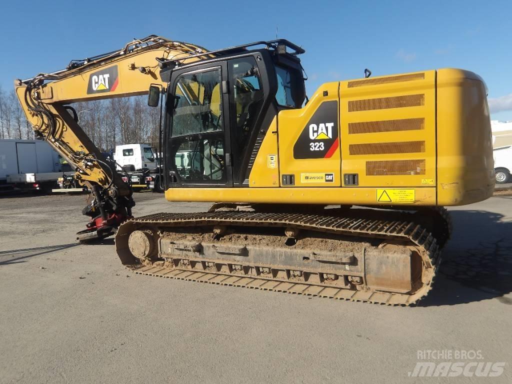 CAT 323 Excavatoare pe șenile
